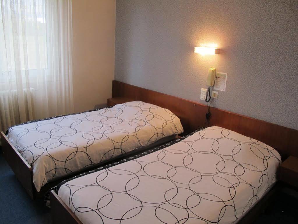 Hostellerie Du Parc Labarthe-Inard Zewnętrze zdjęcie